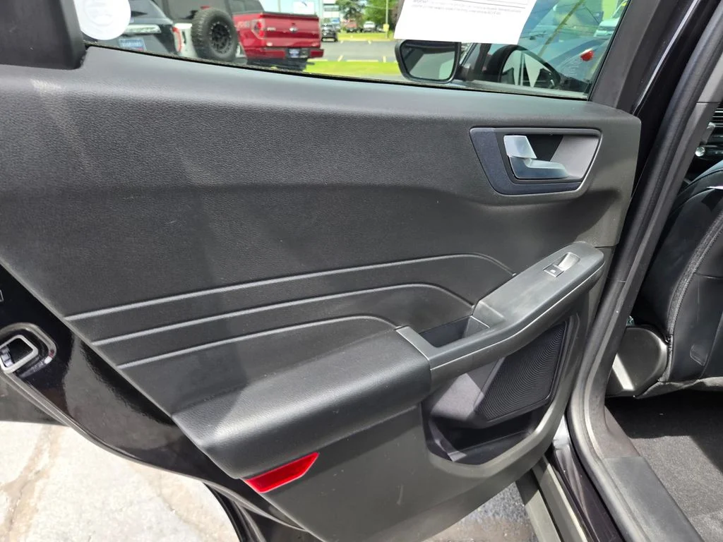 Used 2023 Agate Black Metallic Ford ST-Line image 38