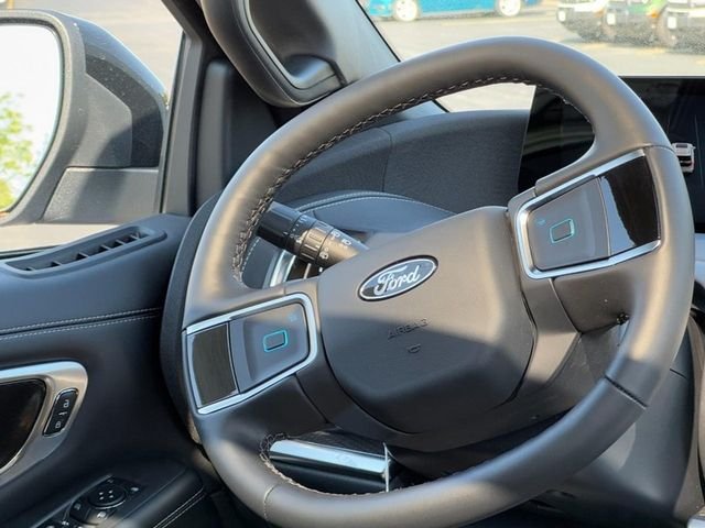 New 2026 Star White Metallic Tri-Coat Ford Platinum image 8
