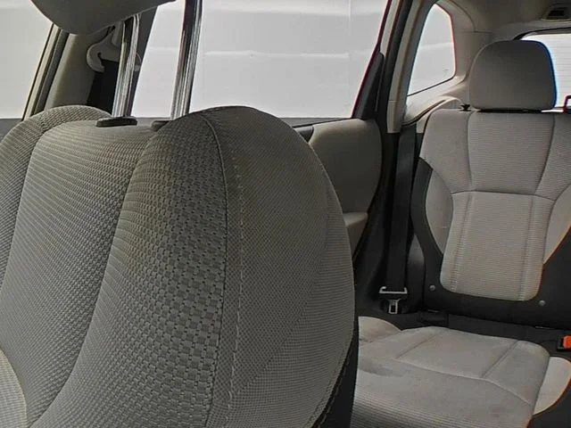 Used 2020 White Subaru Base image 33