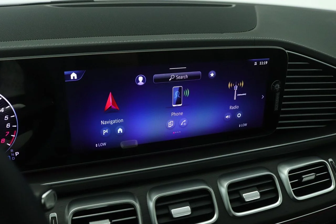 New 2026 Polar White Mercedes-Benz 450e 4MATIC® image 5