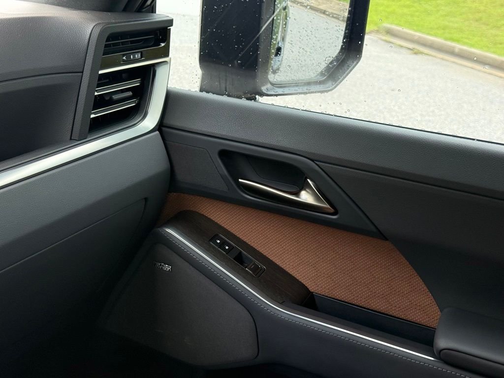 Used 2025 Black Lexus 550 Luxury+ image 36