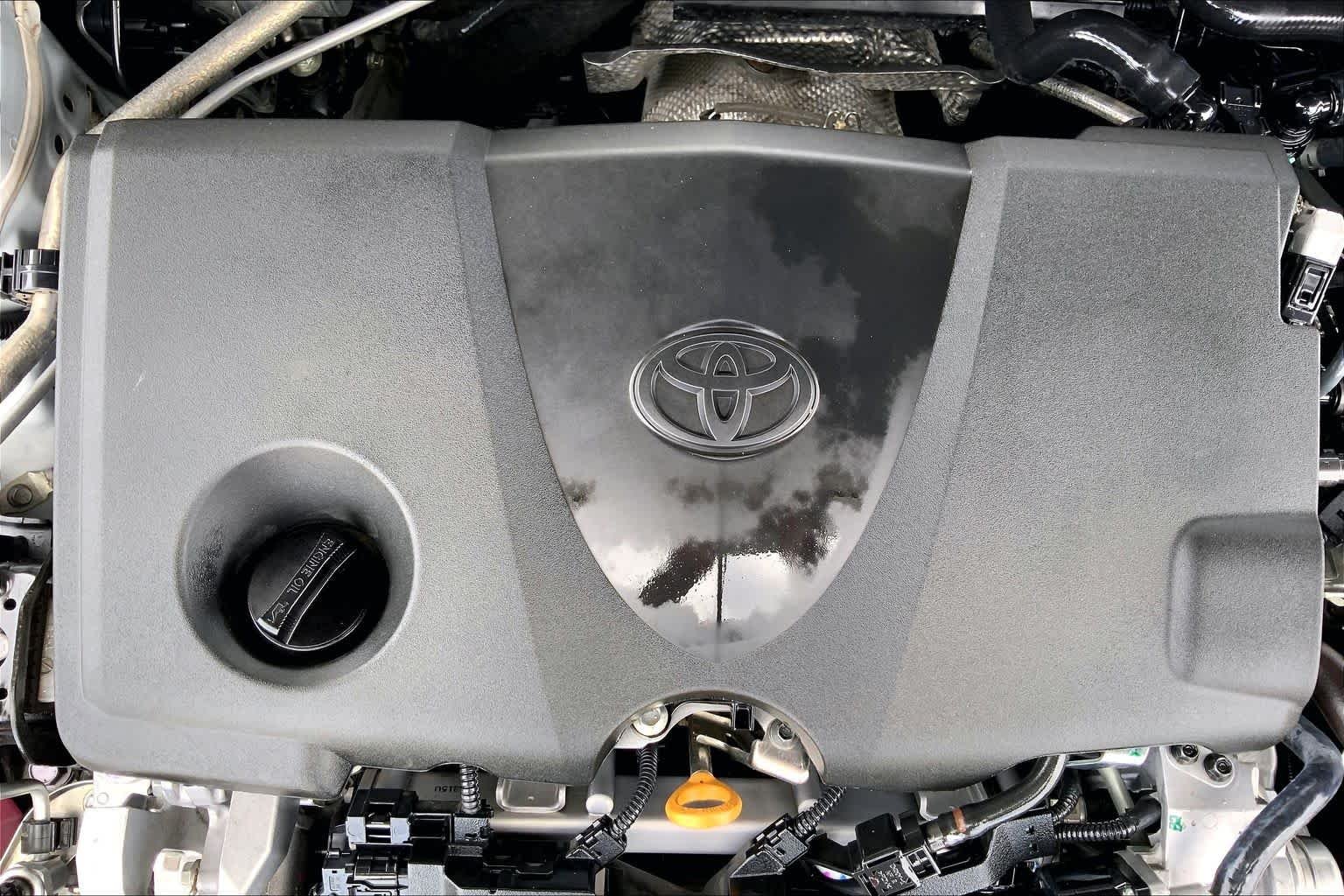 Used 2024 Wind Chill Pearl Toyota XSE image 32