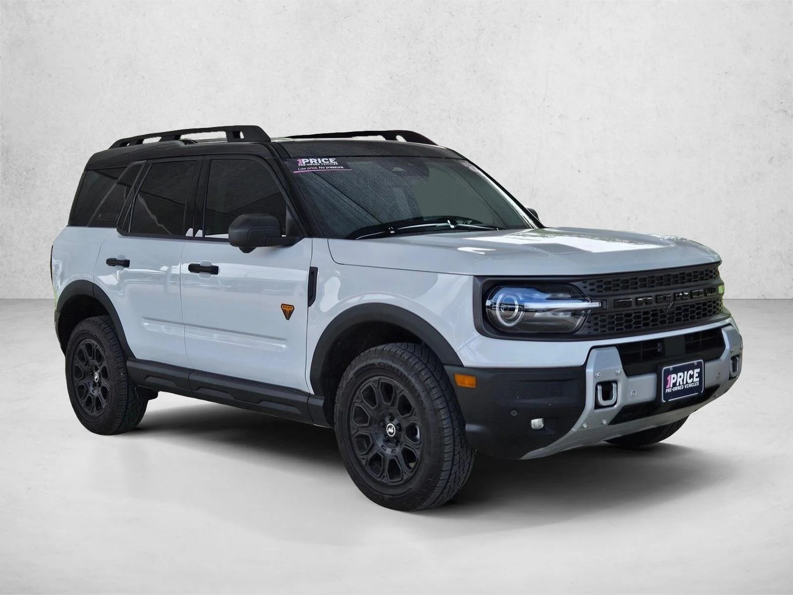 Used 2025 Oxford White Ford Badlands image 3