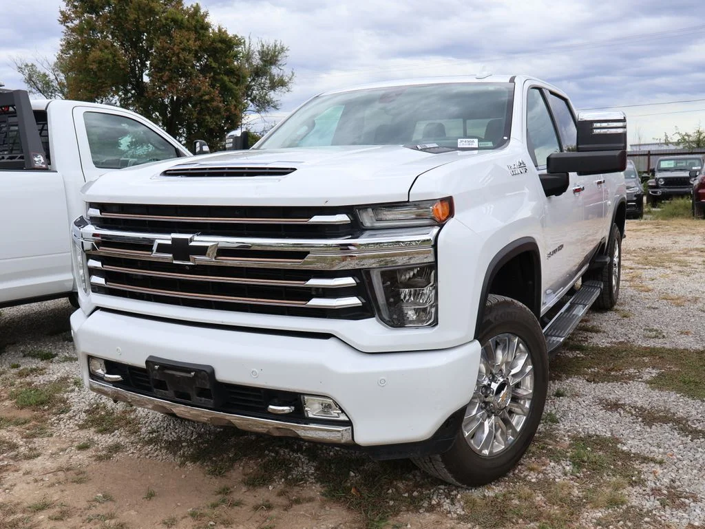 Used 2022 White Chevrolet High Country image 2