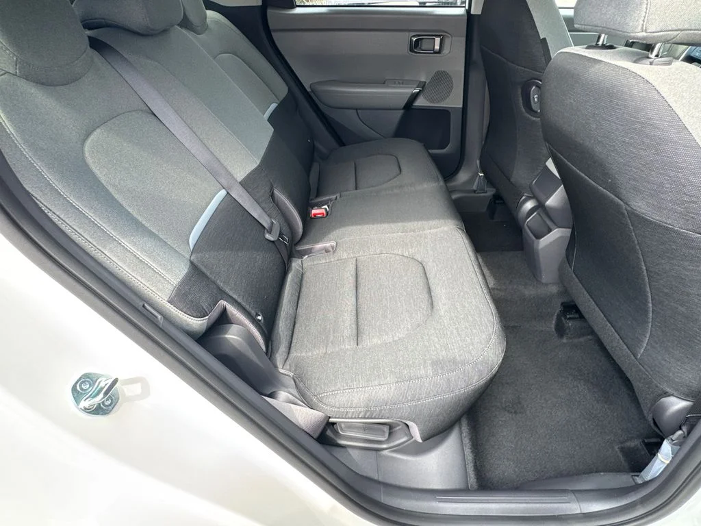 New 2027 Snow White Pearl Kia LX image 15