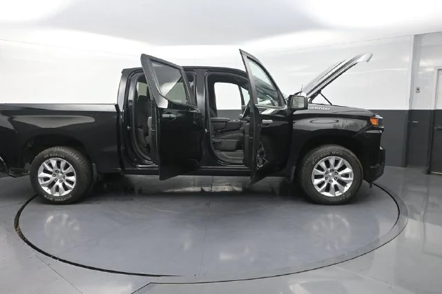 Used 2020  Chevrolet Custom image 46