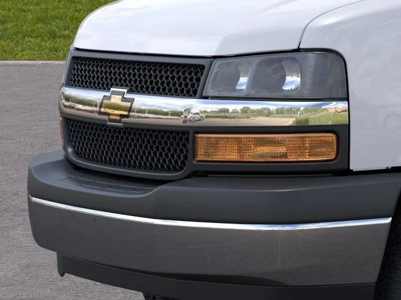 New 2026 Summit White Chevrolet 1WT image 20
