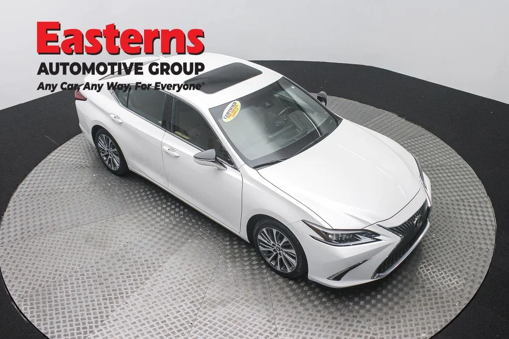 Used 2021 White Lexus 350 image 3