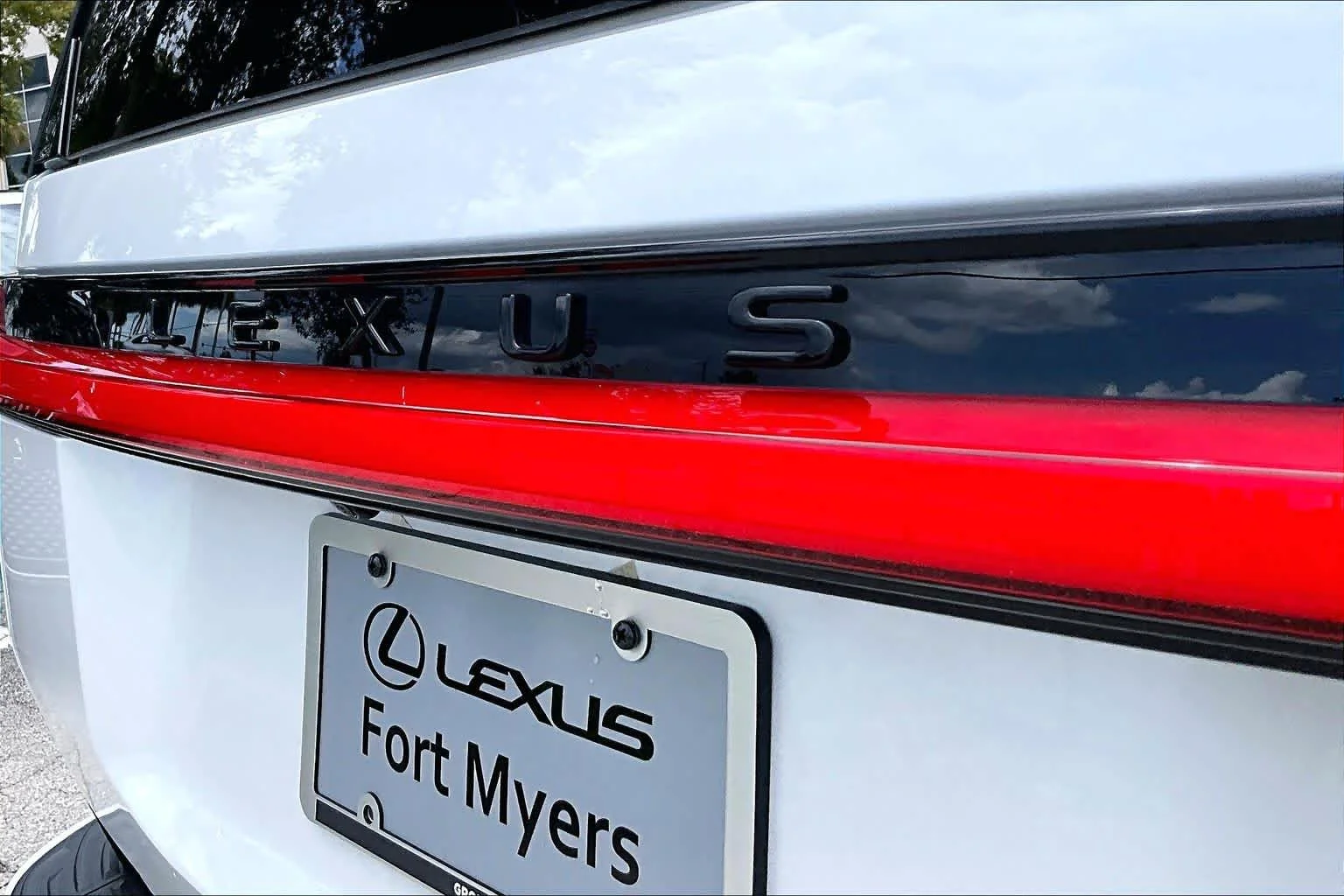 Used 2025 Eminent White Pearl Lexus Premium image 31