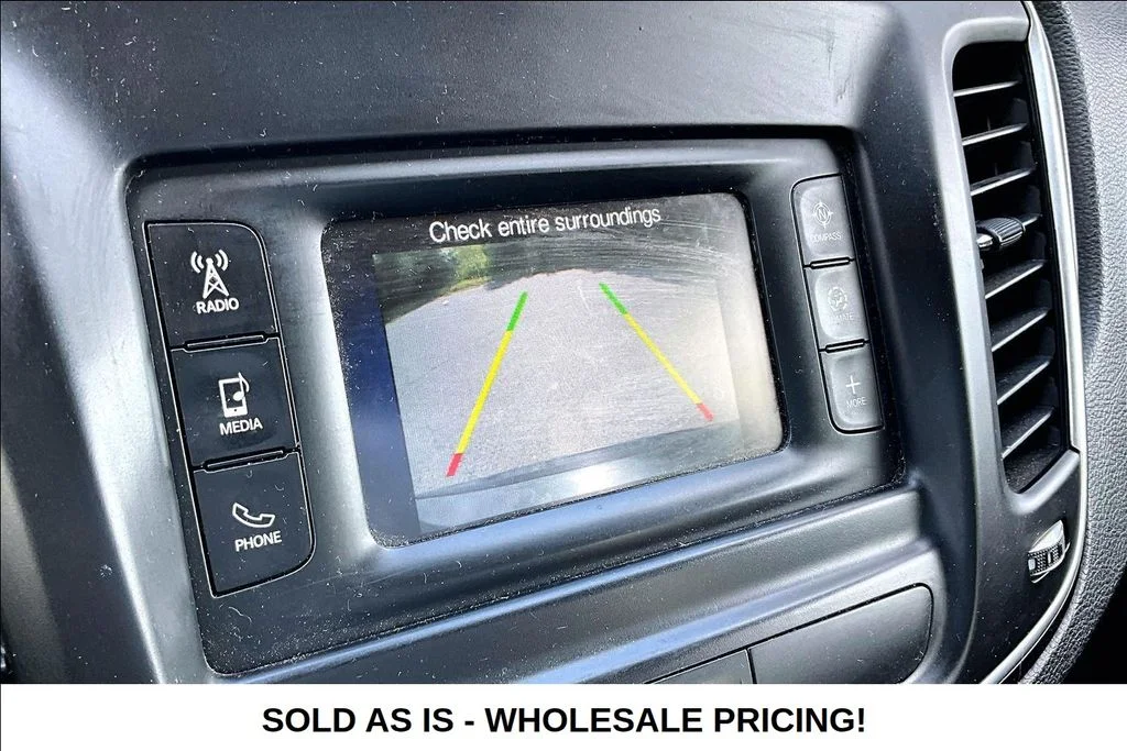 Used 2015  Chrysler Limited image 14
