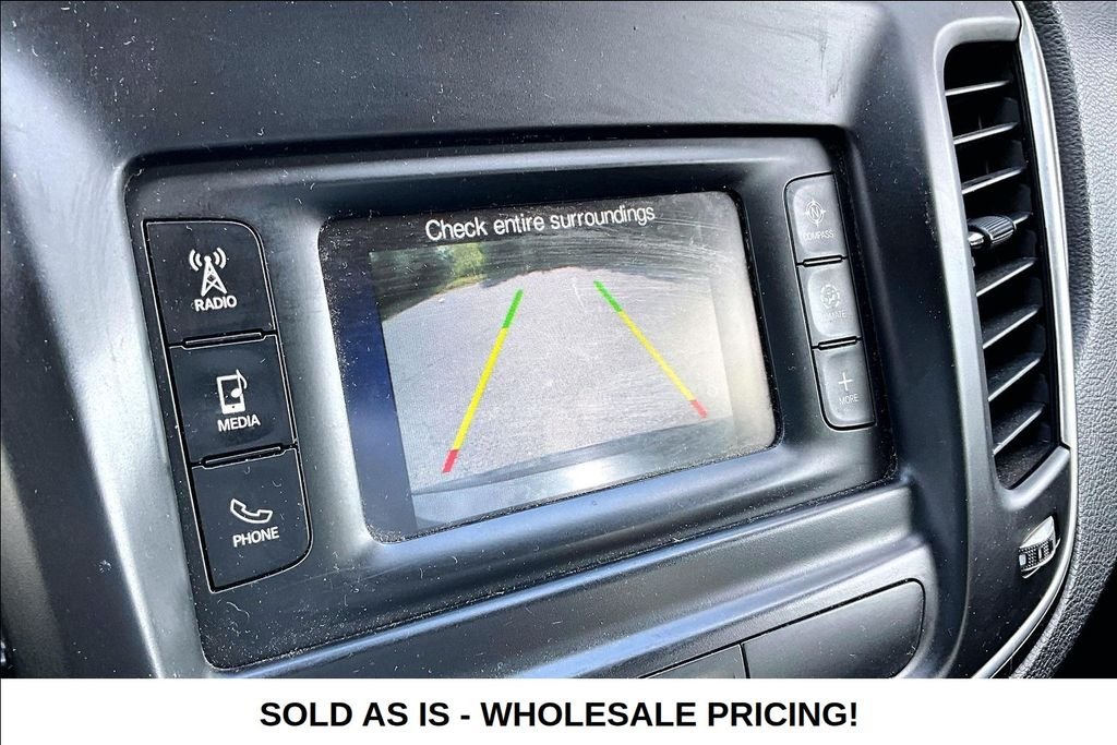 Used 2015  Chrysler Limited image 14