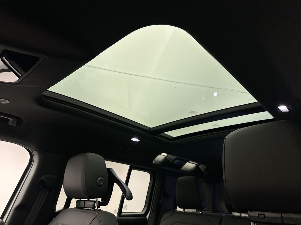 Used 2025 Fuji White Land Rover S image 10