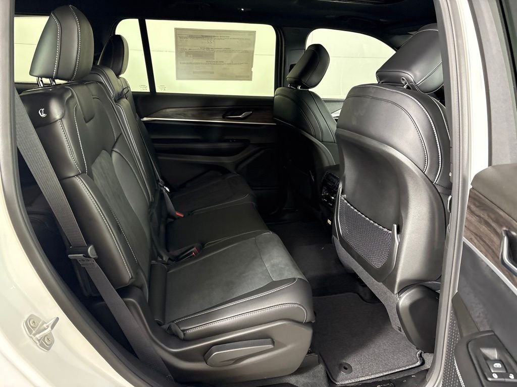 New 2026 Bright White Clear-Coat Exterior Paint Jeep Altitude image 19