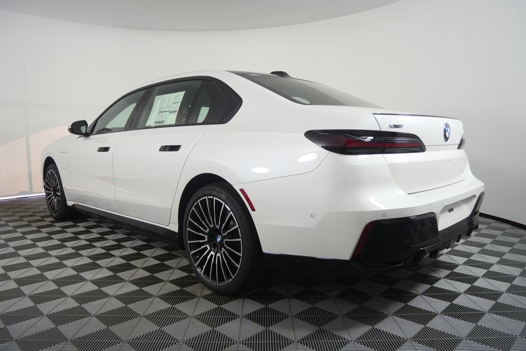 New 2026 Mineral White Metallic BMW 750e xDrive image 5