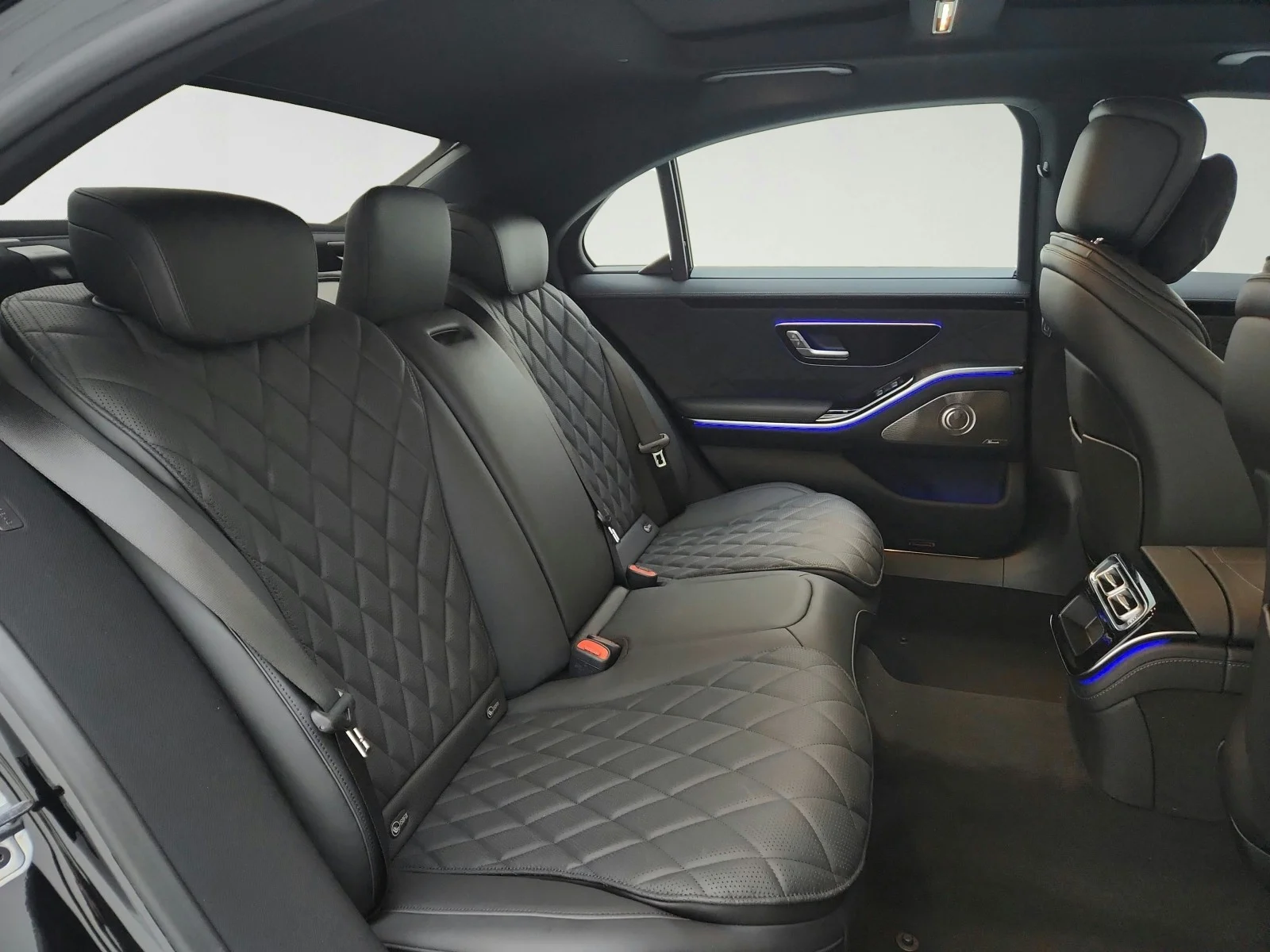 Certified Used 2025 Obsidian Black Metallic Mercedes-Benz S 500 image 21