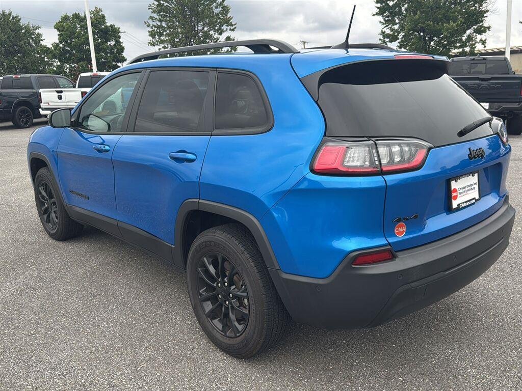 Used 2023 Hydro Blue Pearlcoat Jeep Altitude Lux image 9
