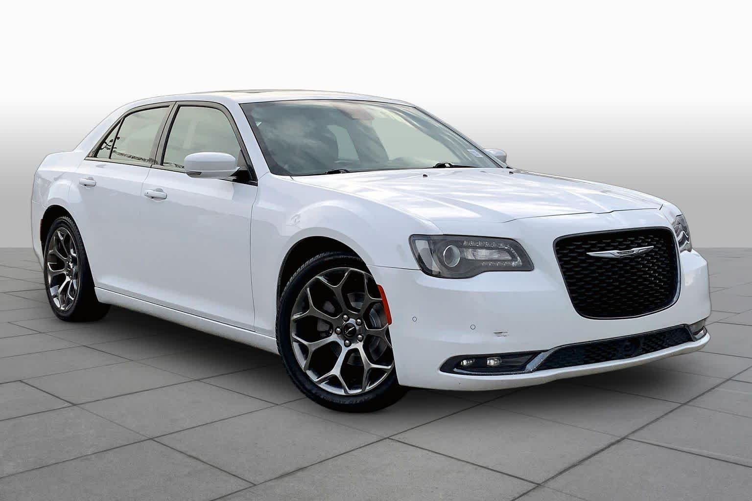 Used 2018 Bright White Clearcoat Chrysler 300S image 3