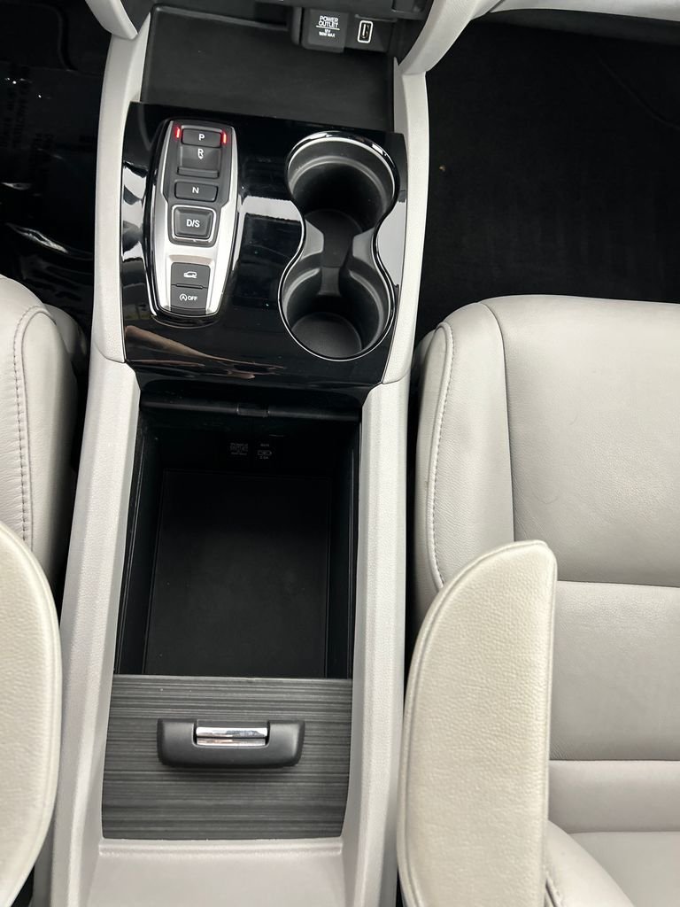 Used 2020 Silver Honda Touring image 14