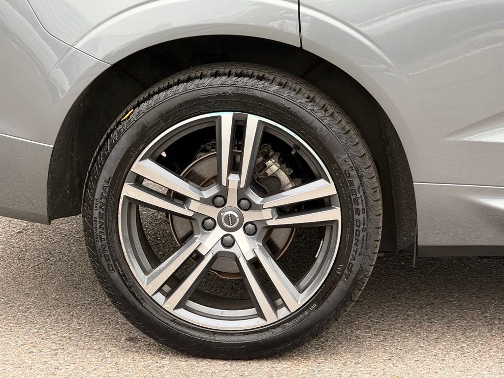 Used 2021 Gray Volvo T5 Momentum image 12