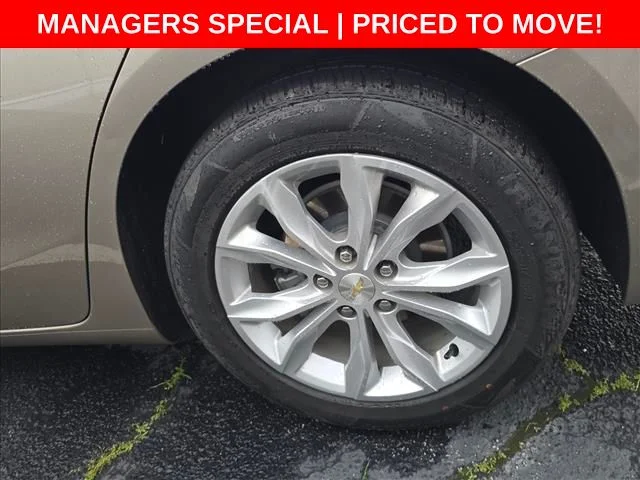 Used 2022 Gray Chevrolet LT image 17