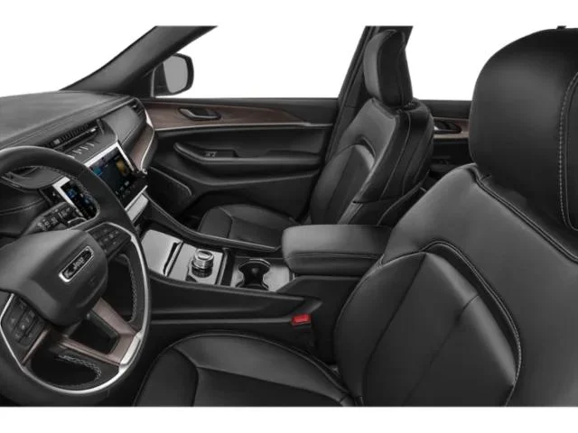New 2026 Diamond Black Crystal Pearl-Coat Exterior Paint Jeep Laredo image 6