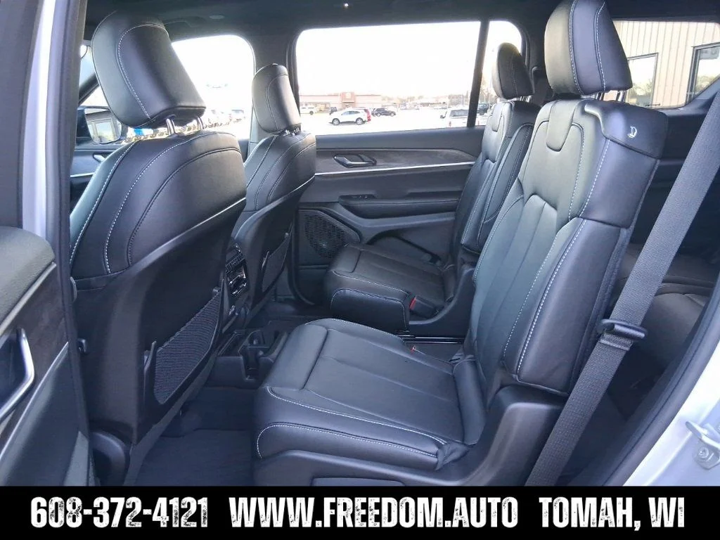 Used 2025 Silver Zynith Jeep Limited image 17