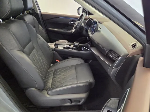 Used 2023 Gray Nissan Platinum image 18