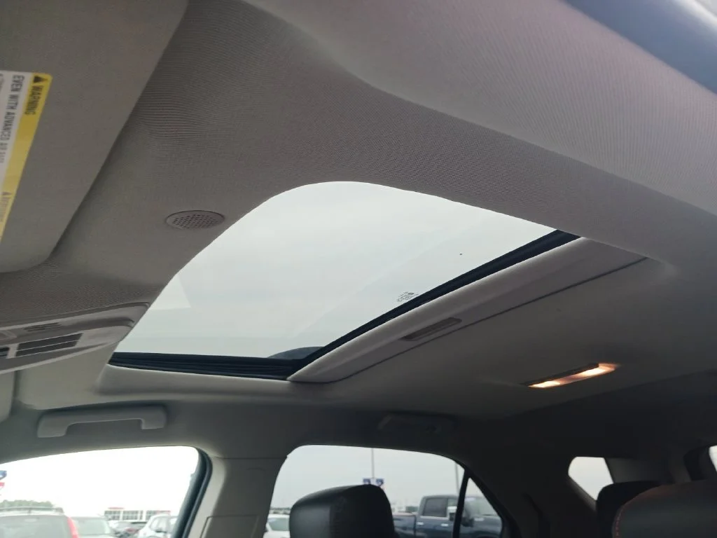 Used 2015 SILVER TOPAZ METALLIC Chevrolet LT image 22