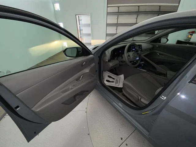 Used 2022 Gray Hyundai SEL image 11