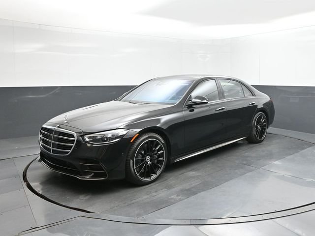 Used 2025 Black Mercedes-Benz S 580 image 34