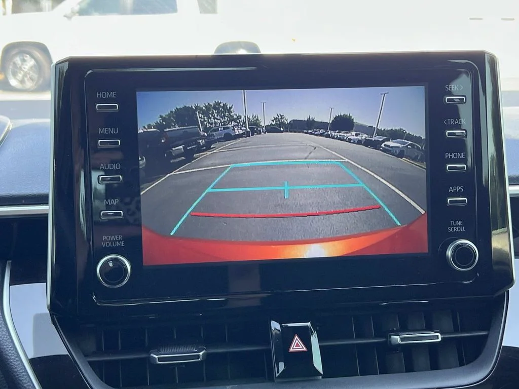 Used 2019  Toyota SE image 32