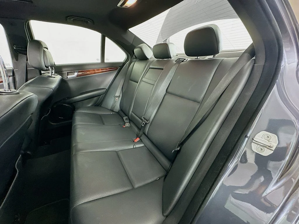Used 2011  Mercedes-Benz C 300 image 23