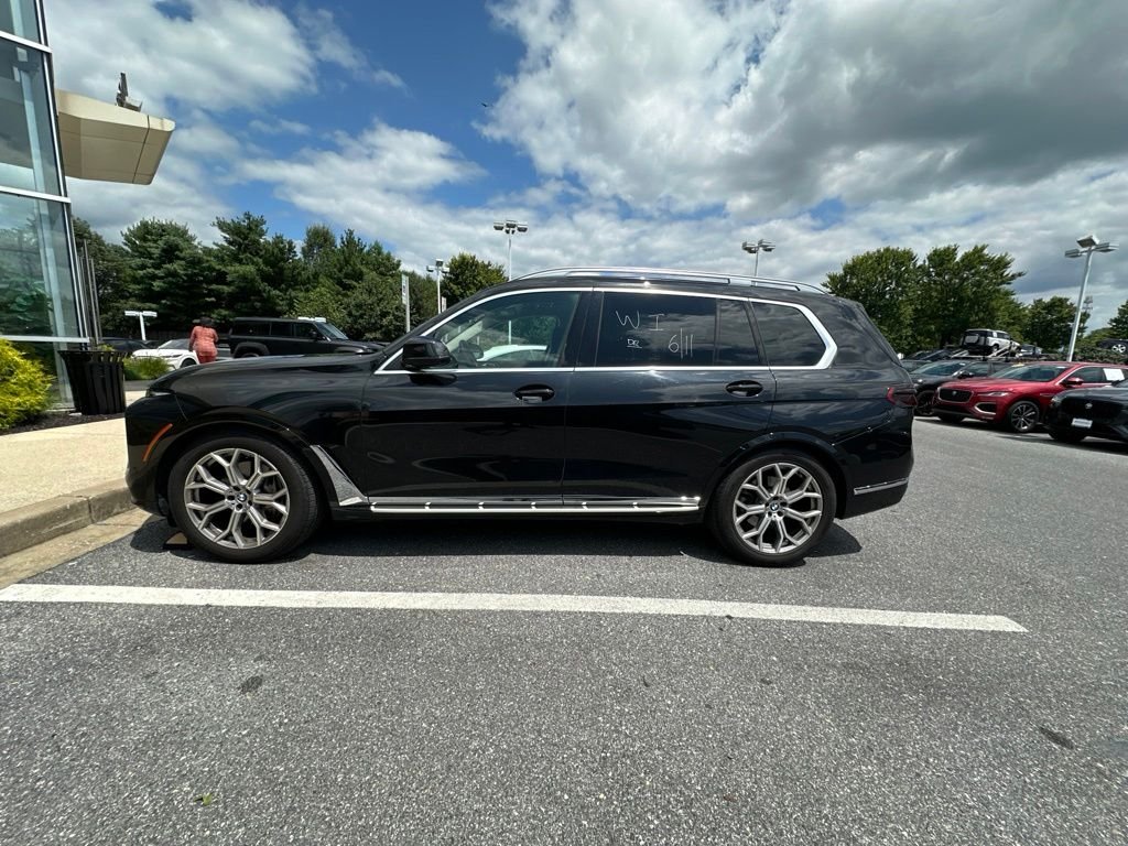 Used 2025 Black BMW xDrive40i image 2