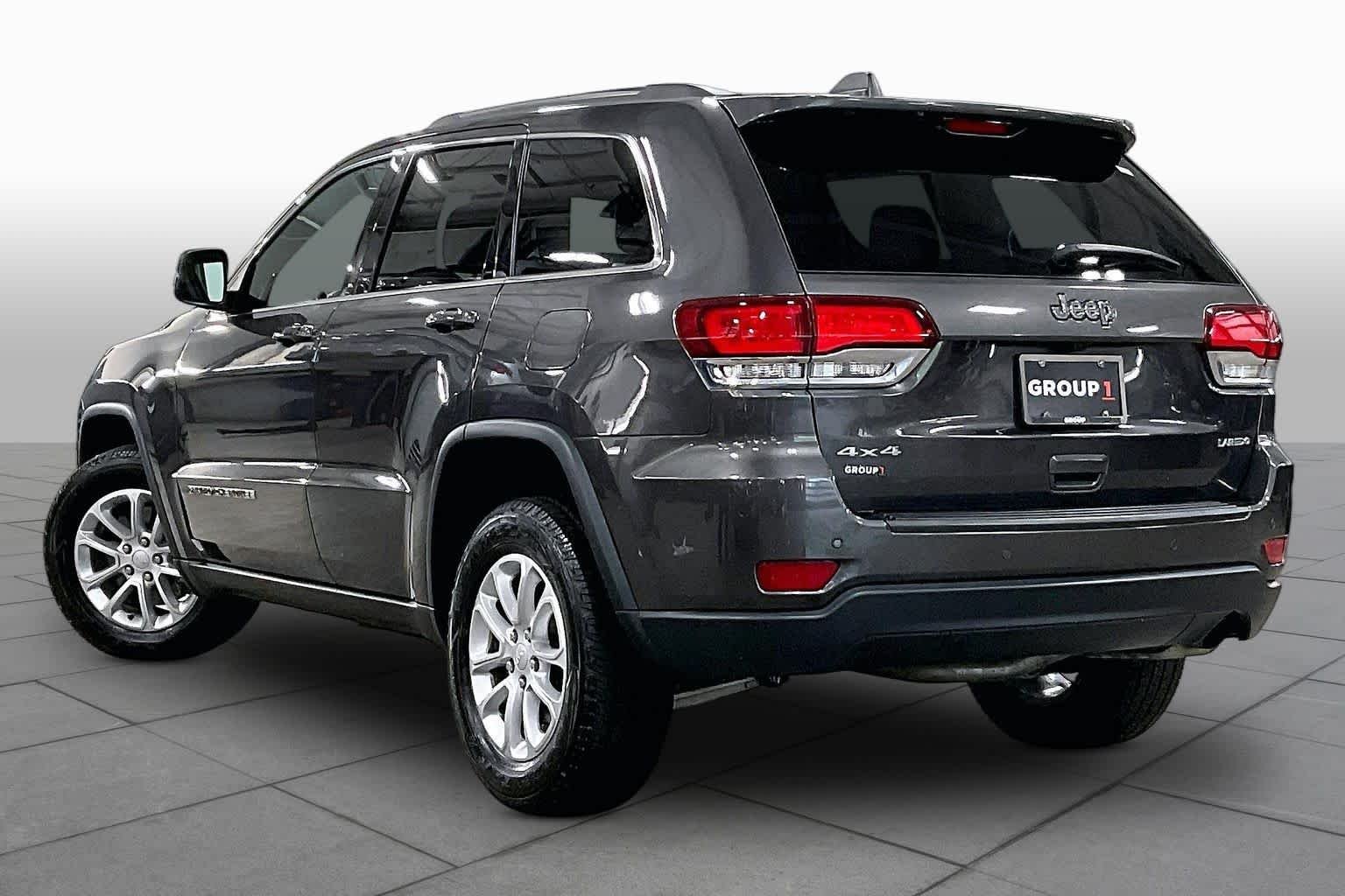 Used 2021 Granite Crystal Metallic Clearcoat Jeep Laredo E image 12