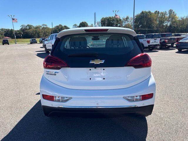 Used 2017 White Chevrolet LT image 17