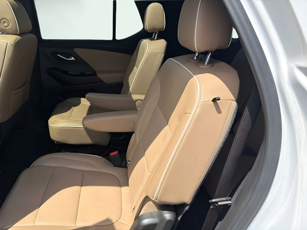 Certified Used 2023 Iridescent Pearl Tricoat Chevrolet Premier image 18