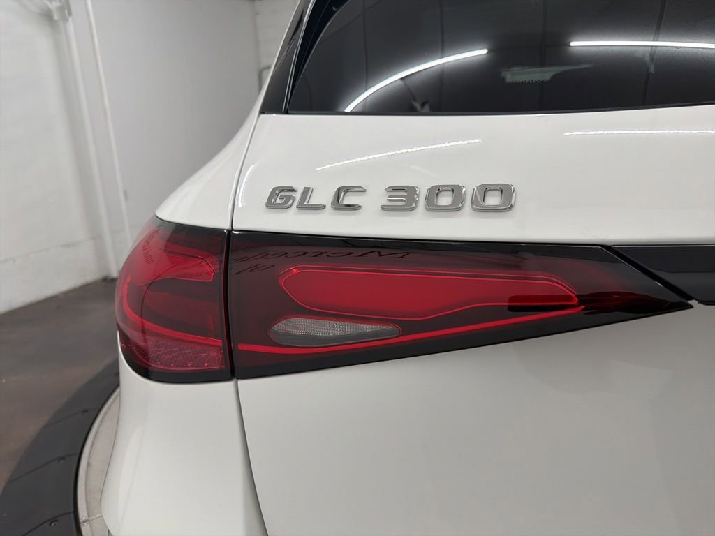 New 2026 Polar White Mercedes-Benz GLC 300 image 45