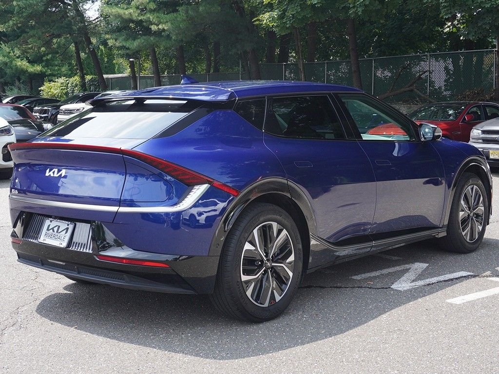 Used 2024 Blue Kia Wind image 11