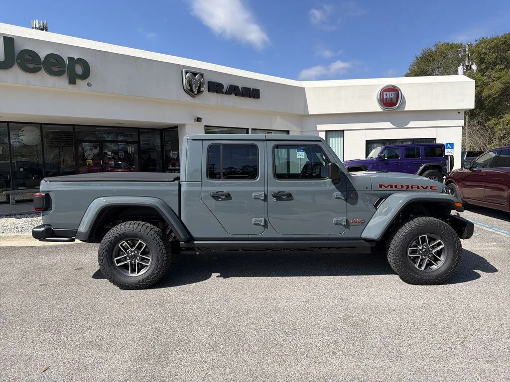 New 2026 Anvil Clear-Coat Exterior Paint Jeep Mojave X image 3