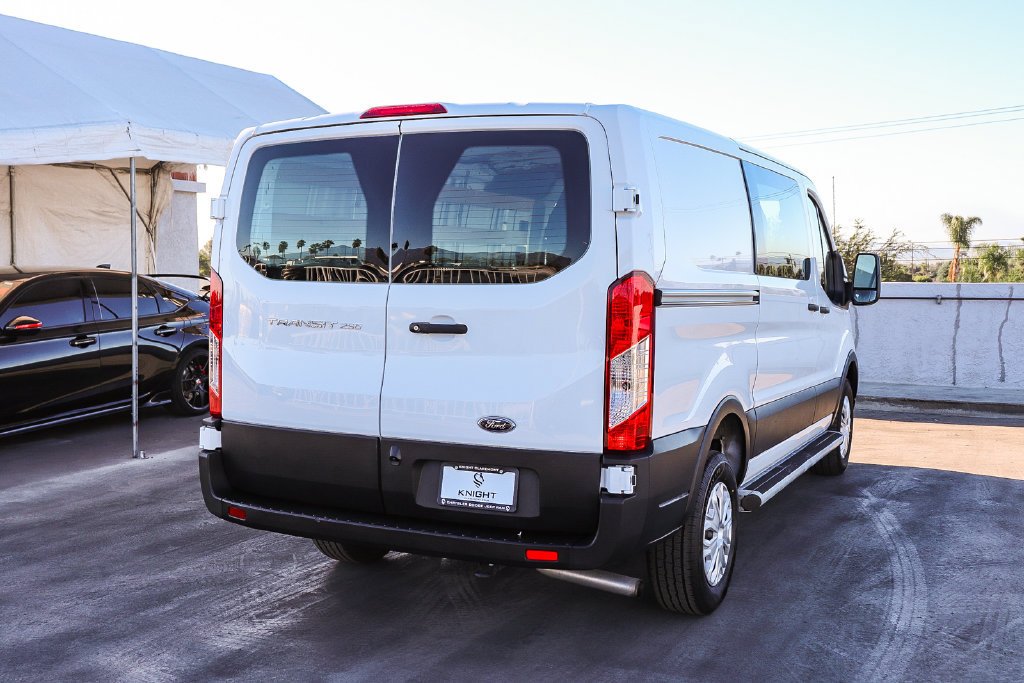 Used 2025 Oxford White Ford Base image 9