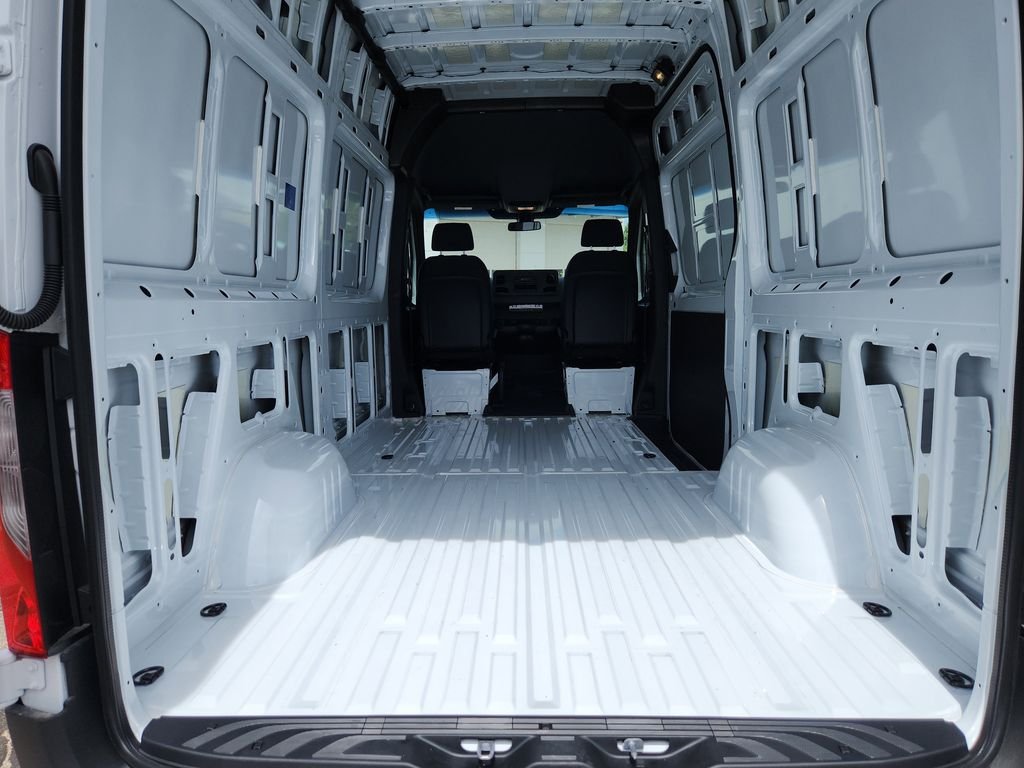 New 2026 ARCTIC WHITE Mercedes-Benz WORKER image 18
