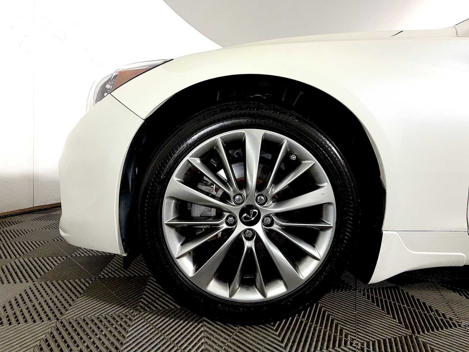 Used 2023 Majestic White INFINITI LUXE image 8