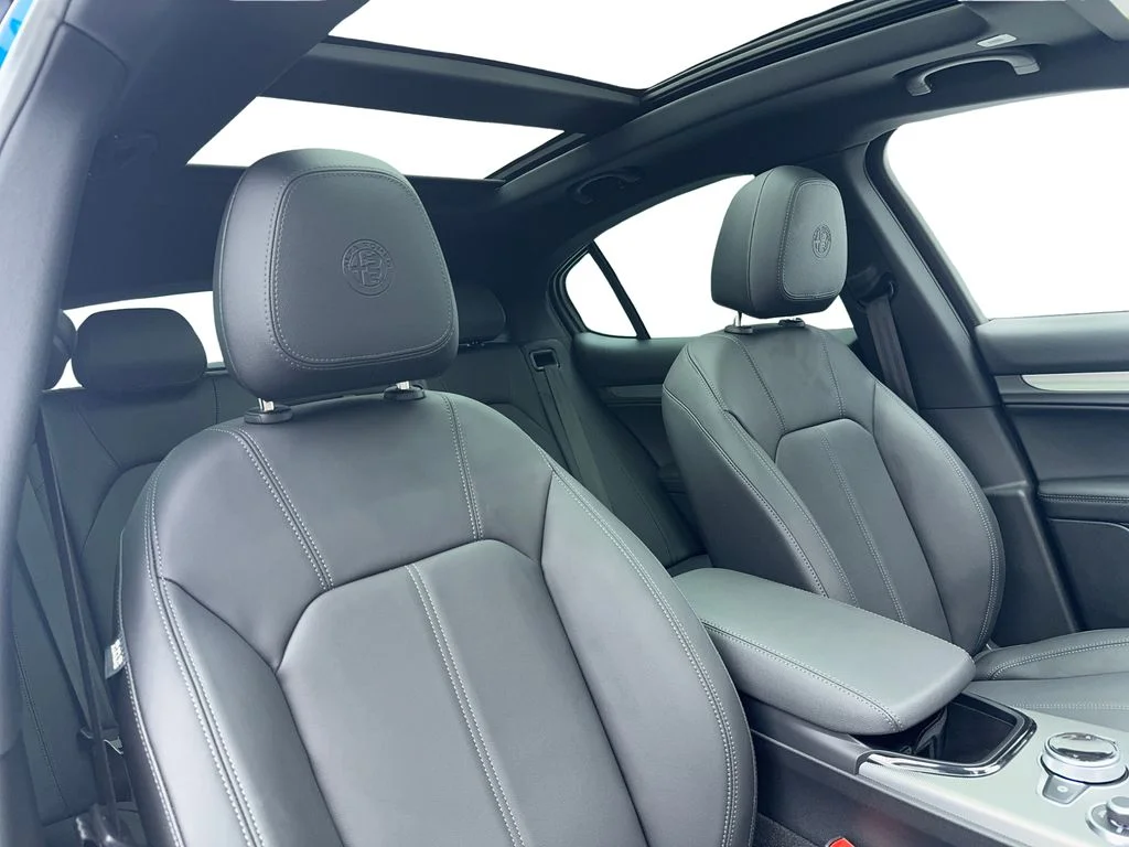New 2025 Blue Alfa Romeo Base image 42