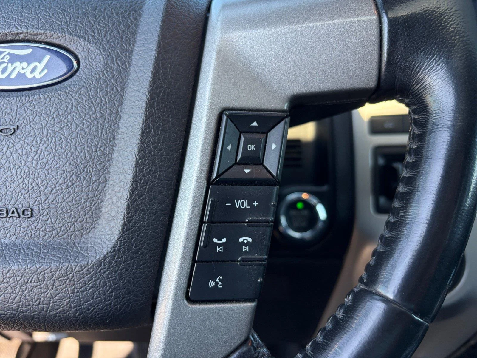 Used 2016 Magnetic Ford Limited image 27