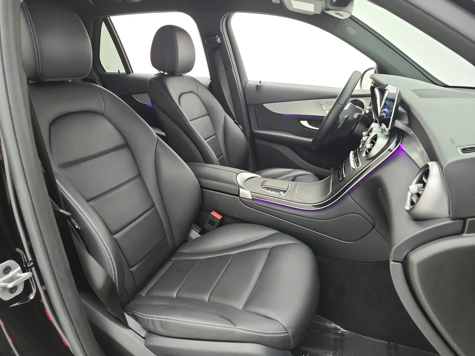 Used 2022 Black Mercedes-Benz GLC 300 SUV image 27