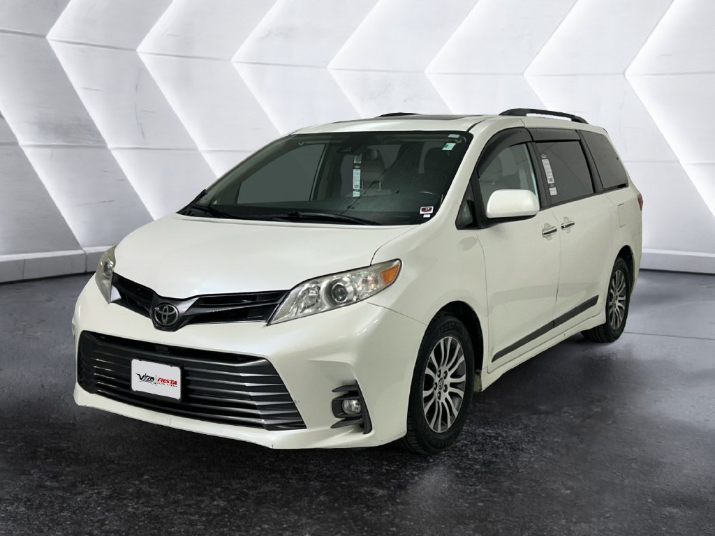 Used 2020 White Toyota XLE image 3