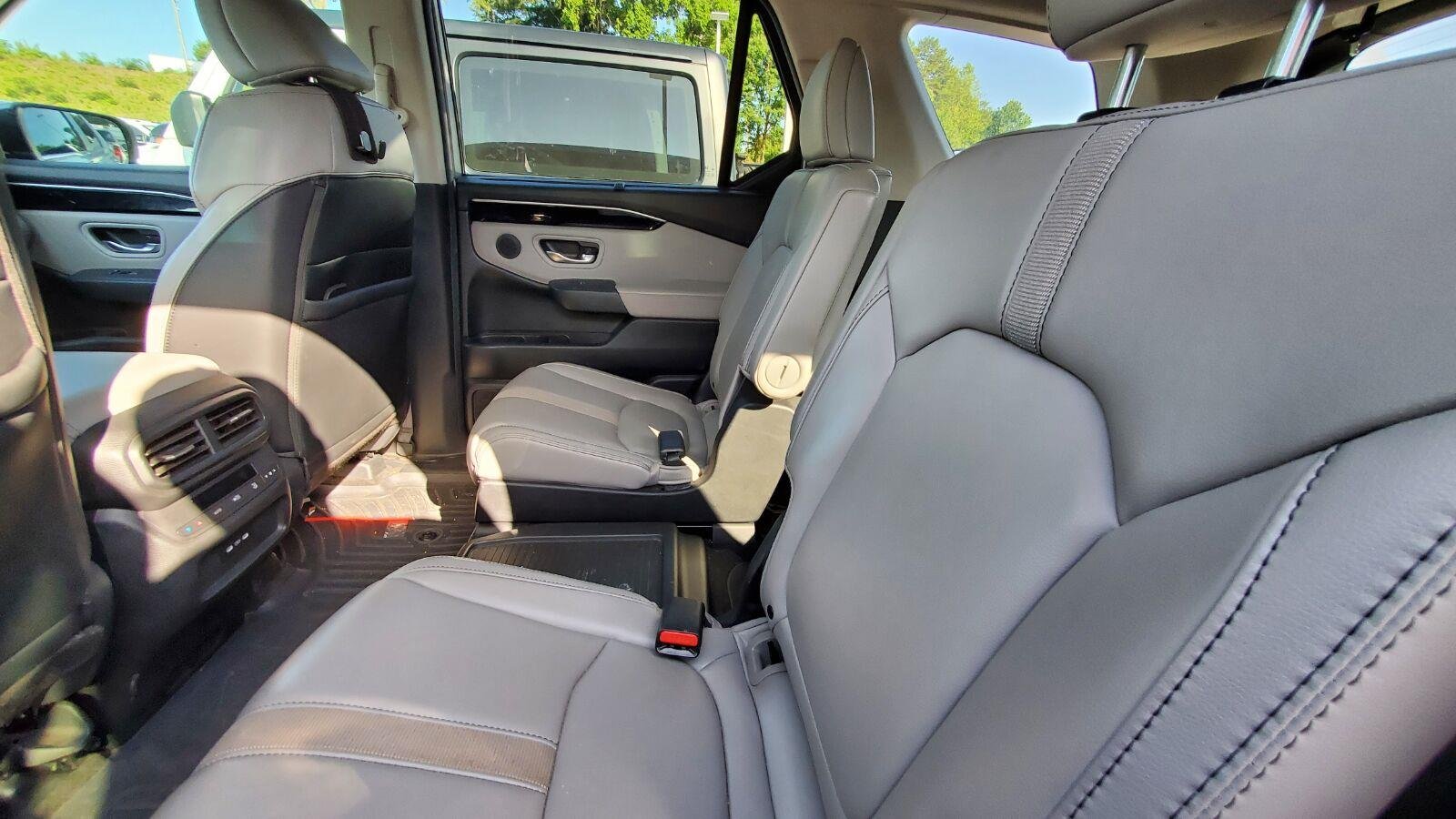 Used 2024 Lunar Silver Metallic Honda EX-L 7 Passenger image 5