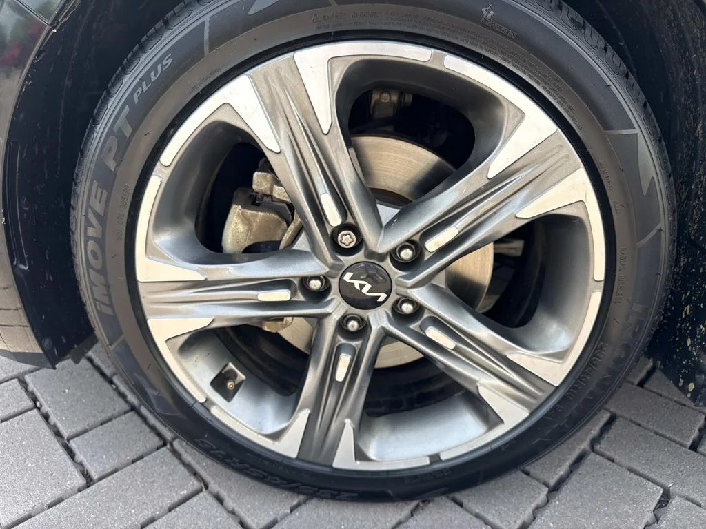Used 2023 Black Kia EX image 9