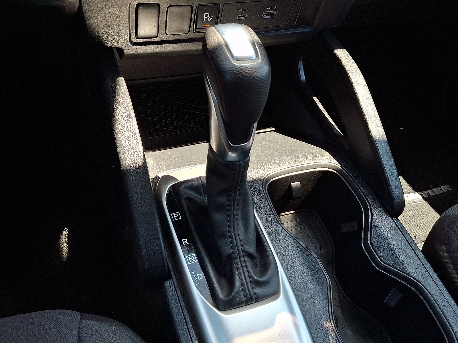 Used 2022 Glacier White - QAK Nissan King Cab S 4x4 image 14