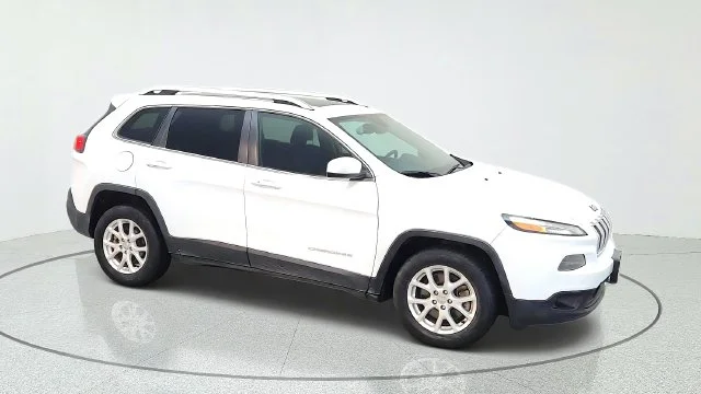 Used 2014 White Jeep Latitude image 14